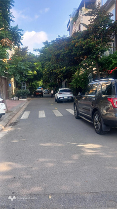 Cho thuê phòng trọ ban công thoáng mát, CCMN 7 tầng mới xây, Q Long Biên