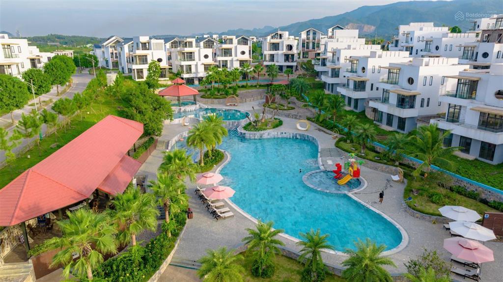 6,8 tỷ cần bán biệt thự 271,3m2 căn góc view thoáng, đường lớn mẫu biệt thự babylon