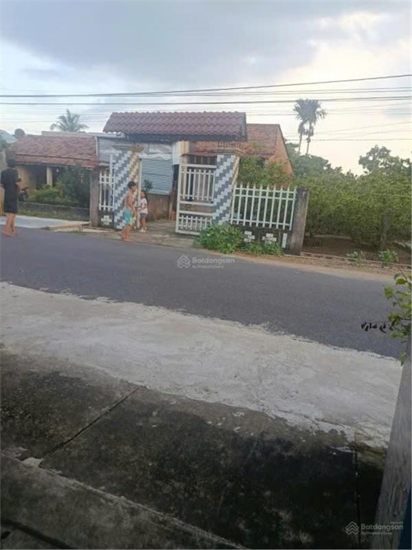 HOT HOT – CHÍNH CHỦ CẦN BÁN ĐẤT THỔ CƯ CÓ NHÀ CẤP 4 Tại xã Mê Pu, huyện Đức Linh, Bình