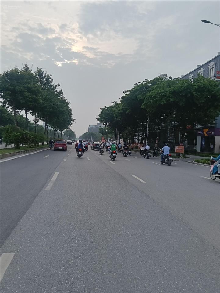 90tr/m2 lô góc đất trịnh văn bô nam từ liêm dt 193 m² , mt 35m đường oto không lỗi , không qh
