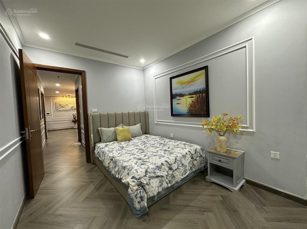 Cắt lỗ 3 tỷ căn hộ 3pn sáng royal city. full nội thất mới, view thành phố siêu đẹp