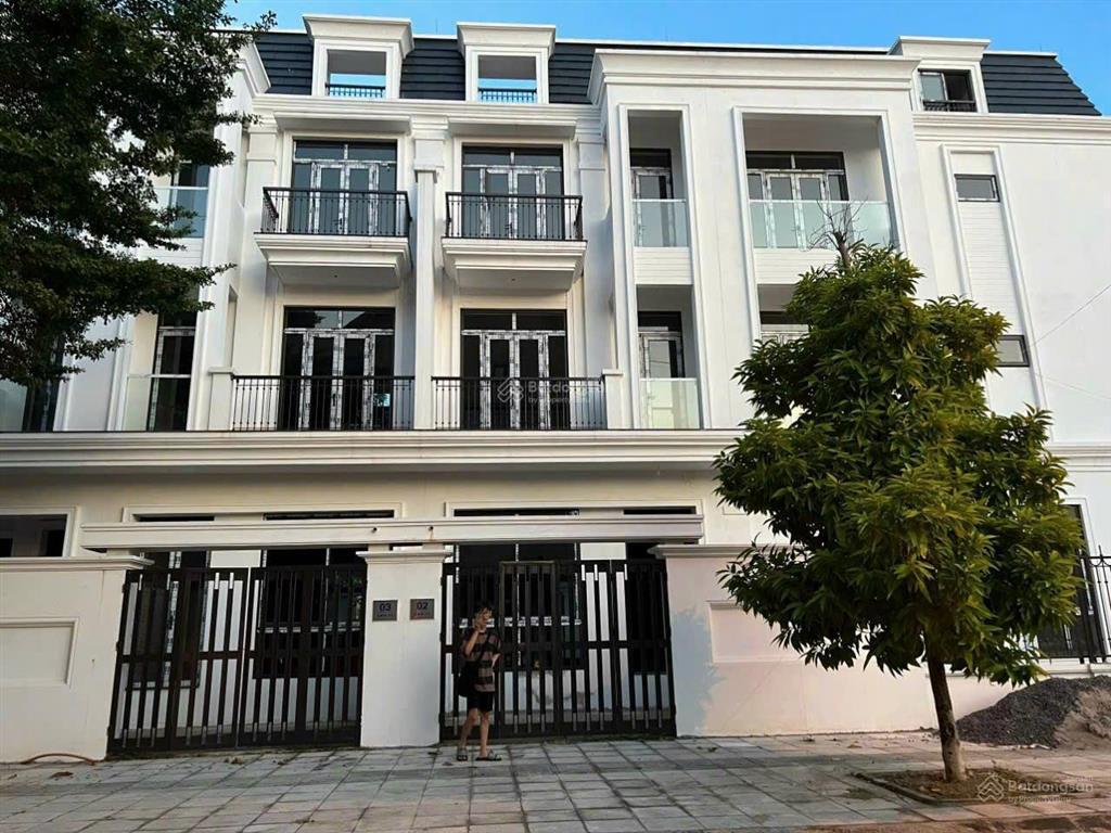 Bán căn liền kề 85m2 có khe thoáng, sẵn sổ giá 7 tỷ. 0949 472 ***