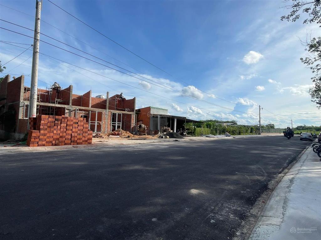 10x48, mặt tiền nhựa 16m, thông thẳng vô kcn chơn thành 1,2. giá nhỉnh 1 tỷ.