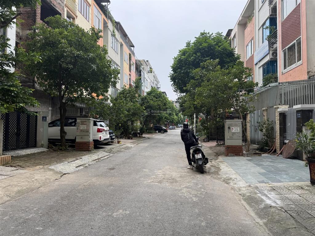 83m 5 tầng mt 5m đường thông 3 ô tô tránh hoàn thiện đẹp lk kđt văn khê không lỗi gì