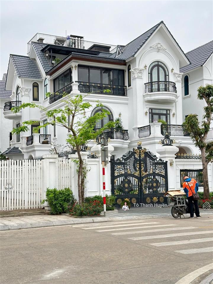 Cắt lỗ 5 tỷ! biệt thự 160m full nội thất view vườn hoa đẹp nhất khu c giá chỉ nhỉnh 27 tỷ