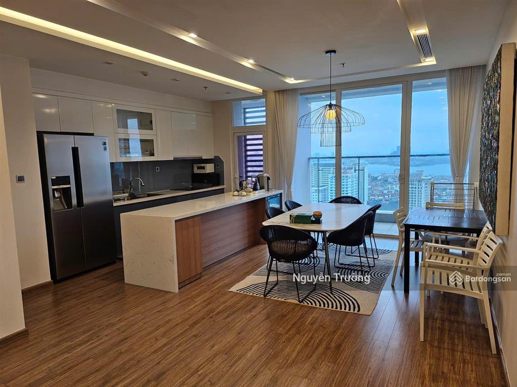 Cần bán căn hộ 106m², 3pn 2vs, cửa tb, ban công đn. cc vinhomes metropolis. giá 19,9 tỷ