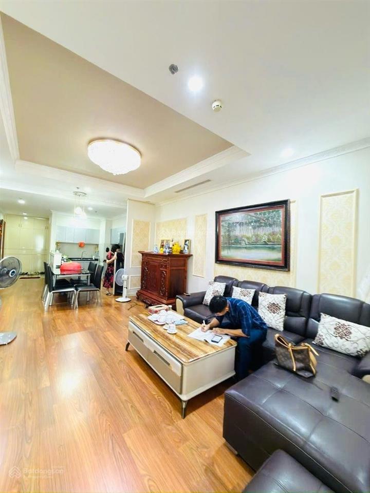 Bán gấp gấp căn hộ cc 3pn, 2wc tại tòa r4, royal city, thanh xuân, hà nội, giá tốt, 16,2 tỷ, 131m2.