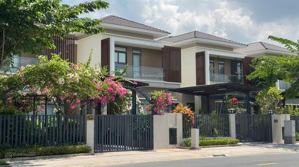 Chuyển công tác cần bán căn biệt thự đơn lập trung tâm vsip ii