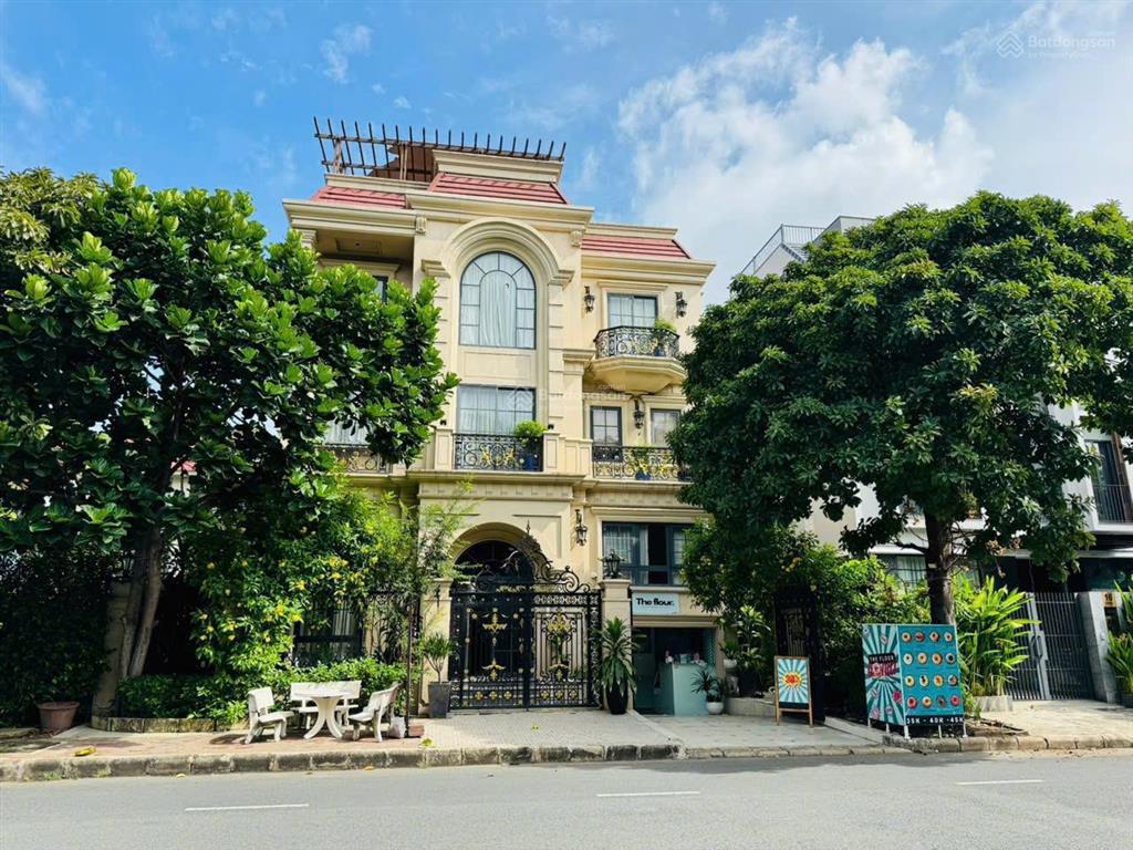 Bán biệt thự đơn lập nam thông đường 23 view công viên khu phú mỹ hưng giá 115 tỷ. 0902 537 ***