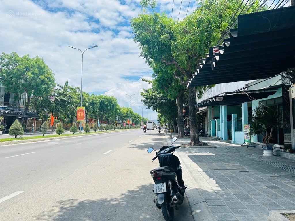 Hàng hiếm mt đường 35m diện tích lớn 750m2 ngang siêu rộng rất thích hợp làm kho bãi, xưởng, gara