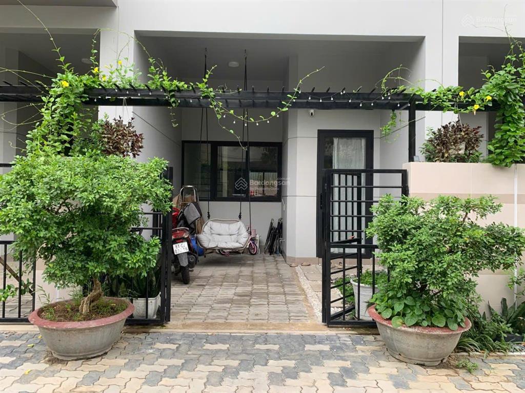 Chính chủ cần bán căn nhà ở lô ngoài cát tường j home
