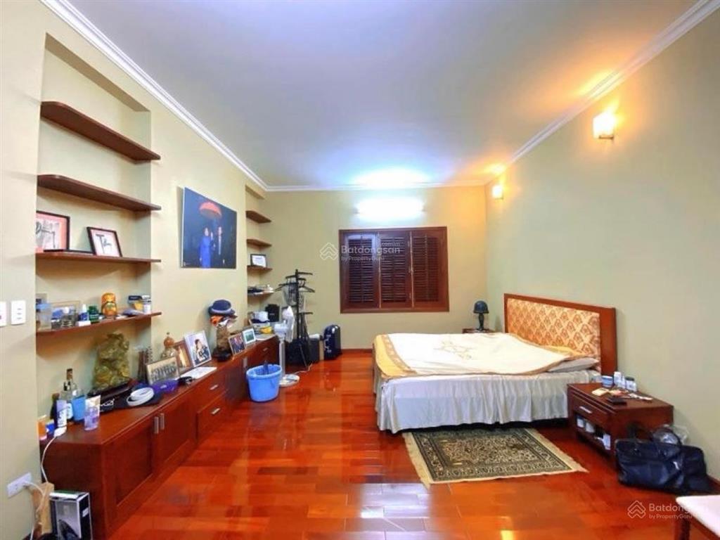 Chính chủ gửi bán biệt thự vườn đào tây hồ 200m 4t mt13m. giá chào 120tỷ (tl)