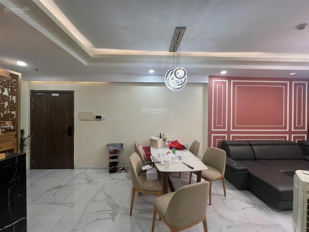 Chính chủ gửi bán căn hộ 3pn2wc tặng full nội thất đẹp, sổ hồng riêng 4.75 tỷ ,view landmark 81