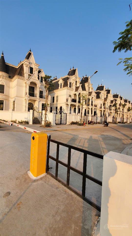 Bán gấp trong tháng 7/2026 căn biệt thự song lập vừa ra sổ đỏ 180m2 42 tỷ