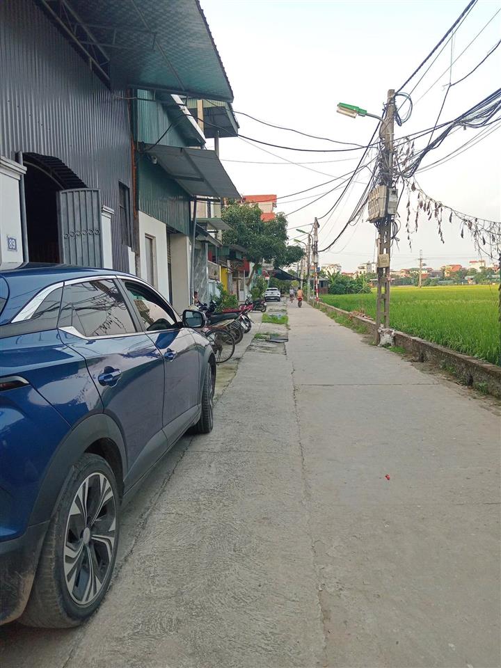 Nhà 2t sẵn ở/cho thuê thôn trung dương hà 46m2 mt5m 20m ra ôtô tránh dân cư đông, đường đang mở đẹp