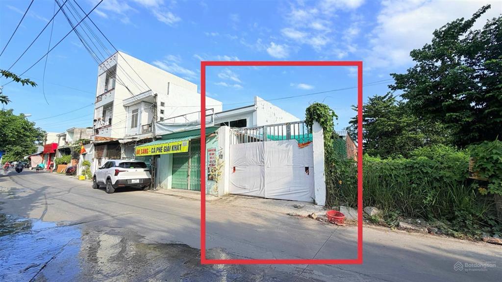 Mặt tiền đường nguyễn chích cách biển hòn chồng 1,5km. giá 2,860 tỷ