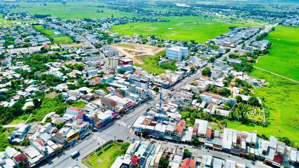 Bán gấp lô đất mặt tiền ql1a ngay trung tâm thị trấn nam phước ngang 6.3m nở hậu 7m