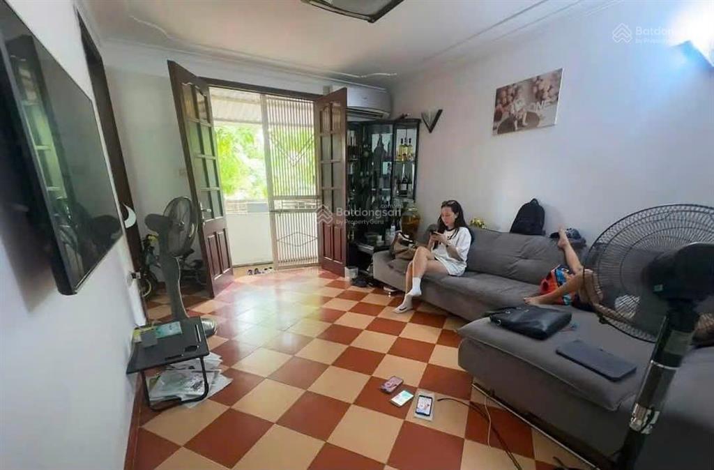 Hiếm nhà bán tập thể b1 giảng võ, ba đình, view hồ, sổ to 65m2 2pn giá chỉ 5,95 tỷ