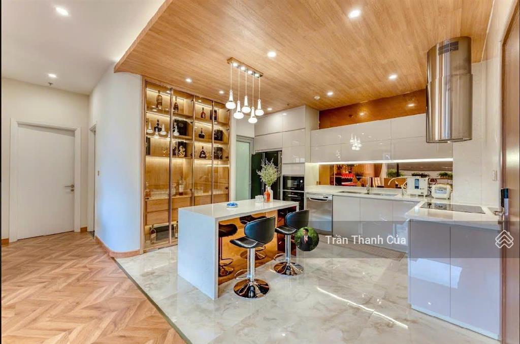 Bán nhanh penthouse park 4 đơn giá chỉ 150 triệu /m2. sẵn nội thất đẹp. 0908 132 ***