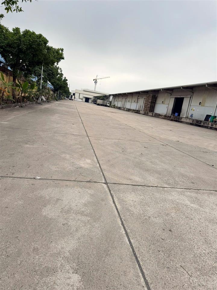 Bán nhà xưởng tại yên mỹ, hưng yên. đất 2 ha đã có nhà xưởng hơi cũ là 1 ha. giá rẻ. 0976 108 ***