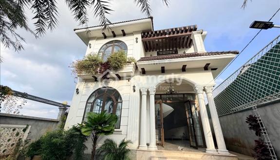 Cần bán biệt thự khu đại học Tôn Đức Thắng Bảo Lộc