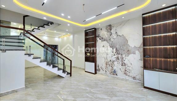 Các sale dẫn khách giúp em Nhà 3 tầng mới cần bán gấp, công năng đẩy đủ, giấy tờ chính chủ, gàn trư