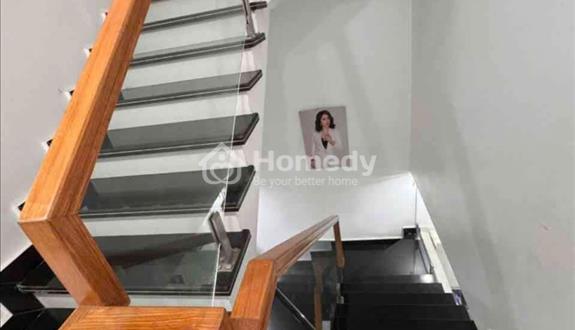 Bán nhà chợ cột đèn đầy đủ công năng sẵn sổ đỏ giá tốt