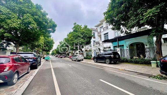 Bán BT song lập Anh Đào Vinhome Riversiden dt 158m2 giá 58 tỷ