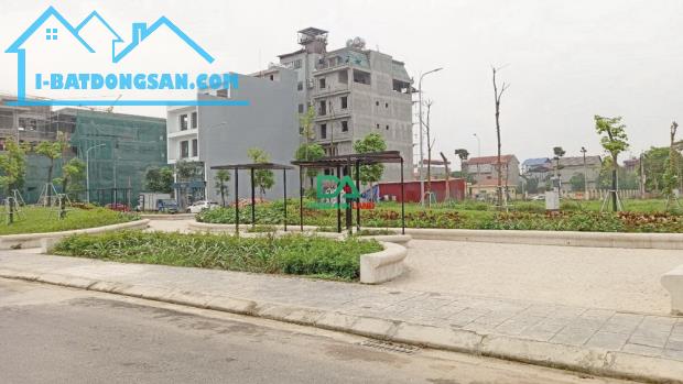 BÁN ĐẤT KINH DOANH ĐẤU GIÁ VƯỜN ĐÀO ĐÔNG ANH ĐƯỜNG 10M CÓ VỈA HÈ