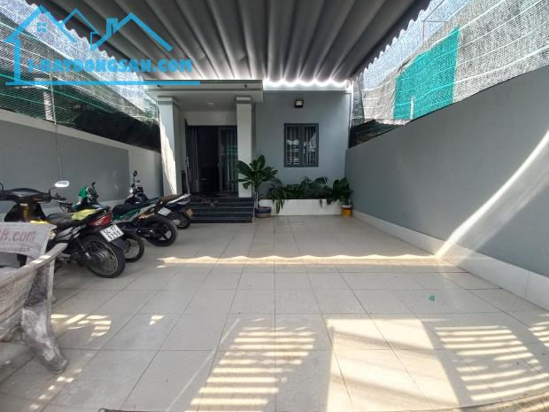 BÁN RẺ NHÀ TÂN HIỆP, SỔ HỒNG THỔ CƯ, ĐƯỜNG RỘNG 6m, SÂN ĐẬU 2 OTO