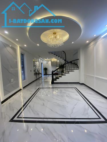 BÁN GẤP NHÀ ĐẸP PHỐ NGUYỄN VĂN CỪ - LÔ GÓC, 4T, 70M2, MT 5M – GARA Ô T. GIÁ 18.5 TỶ