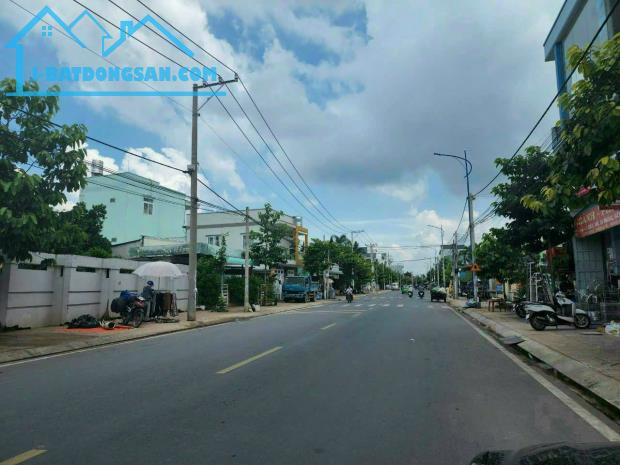 Giá 30 tỷ. Mặt tiền Đỗ Văn Thi- p. Hiệp Hoà. Dt 10 x27m nở hậu 12m. SHR