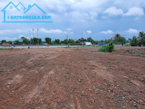 Đi định cư, cần bán đất của GĐ để lại, MT đường Võ Trần Chí , Bình Chánh 5,5tr/m2, 4ha, 12