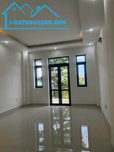 Giá bán 7,780 tỷ. Bán nhà 1T 3L KDC D2D, Biên Hoà, gần mầm non ABC.