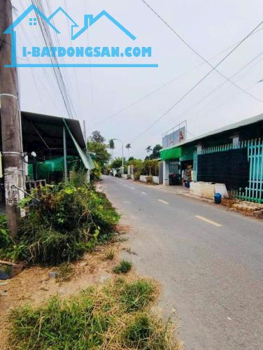 Giá 2,5 tỷ. Mặt tiền đường xã Bình Hoà, huyện Vĩnh Cữu. DT 252m sổ thổ cư.