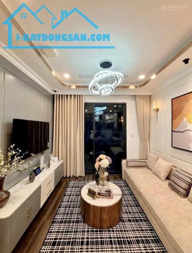 Chung Cư The Gloria By Silk Path số 8 Nguyên Hồng-DT 57 m2-TẦNG TRUNG-2 NGỦ-2 WC-VIEW HỒ.