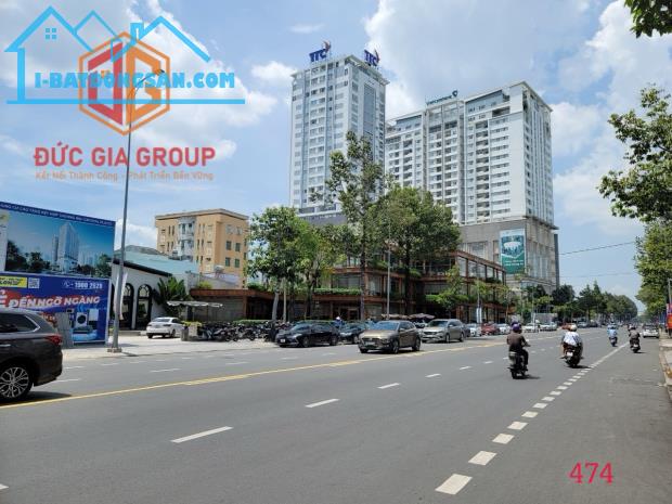 Bán đất khu dân cư D2D, phường Thống Nhất; lô góc 2 mặt tiền 216m2 ngang 12m giá 25 tỷ