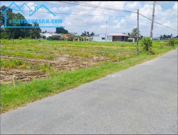 - Bán gấp lô đất 2030m2 nằm ngay Thị xã chợ quẹo vào - Đất sổ hồng, thổ cư, bao hết thủ t