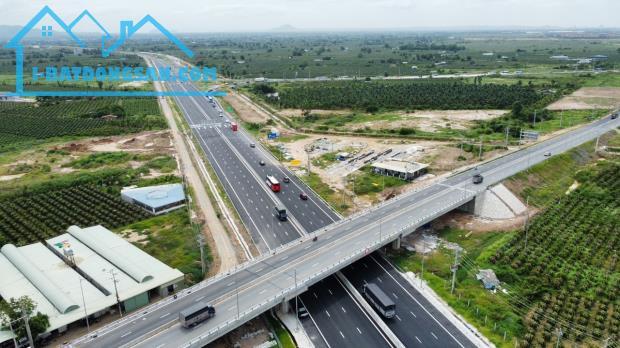 Bán kho xưởng mặt tiền đường dẫn Hàm Kiệm - Tiến Thành