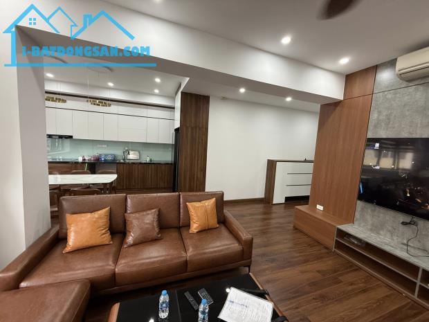 Bán nhà Chung Cư Hà Thành Plaza số 102 Thái Thịnh-DT 115 m2-TẦNG CAO-3 NGỦ-2 WC.