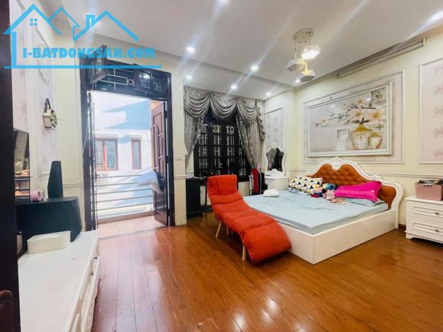 HÀNG HIẾM NGÕ 61 HOÀNG CẦU CẦN BÁN GẤP DT62m2 VỈA HÈ, Ô TÔ KINH DOANH