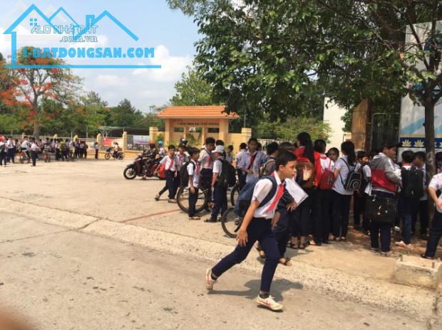 BÁN LỖ 3 LÔ 50X60=3000M2 SHR DÂN CƯ ĐÔNG SÁT KCN CÁCH CHỢ 300M GIÁ 280 TRIỆU