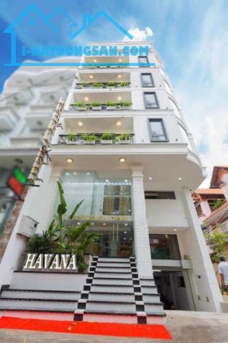 Bán Tòa Văn Phòng Mặt Phố Hoàng Ngọc Phách, Đống Đa DT 250m2, 10T, MT 9.7m. Giá Cực Rẻ