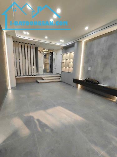 Nhà mới 100% ngay ĐHSP thể dục,thể thao (59m2-4tầng) Về ở ngay. Chỉ 4.2 tỉ Siêu đẹp,rẻ