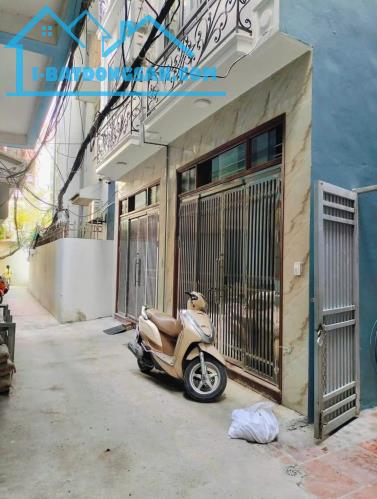 Nhanh tay sở hữu căn nhà tại Phụng Châu, oto vào cổng. 32m2x3,5T, 3PN. Gần TDTT, QL6