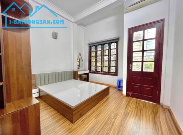 Bán nhanh nhà Phụng Châu gần ĐH SP Thể Dục Thể Thao ô tô cách 20m, sổ vuông đẹp