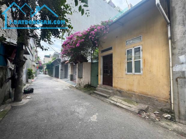 Đất đẹp hiếm đường ô tô tránh giá đầu tư ngõ Phố Giang Biên DT 105m2 . Giá 12.8 tỷ