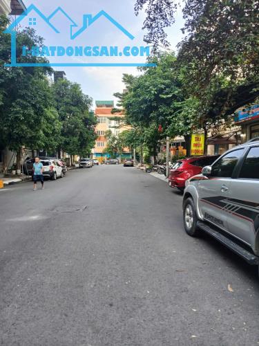 Bán đất La Khê phân lô đối điện Parkcity, vỉa hè rộng ô tô tránh 50m2, mt 5m giá 12.6 tỷ!