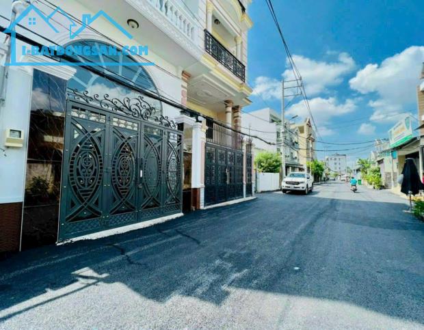 Chính chủ gửi BÁN ĐẤT MẶT TIỀN 61 NGUYỄN TRUNG NGUYỆT Quận 2 full thổ ngang gần 15m Tlcc