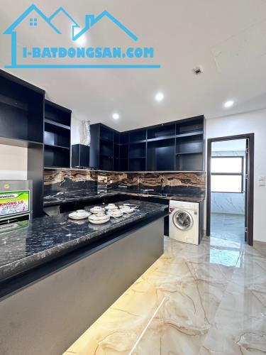 Bán tòa CHDV đầu Trương Định 80m2*MT5.1m 18PKK doanh thu 80tr/th ô tô cách nhà 20m
